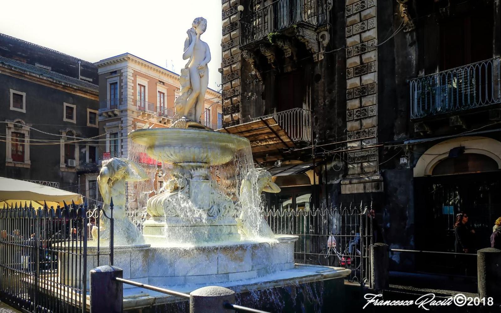 Clemente House Catania Centro Meravigliosa Camera Matrimoniale エクステリア 写真